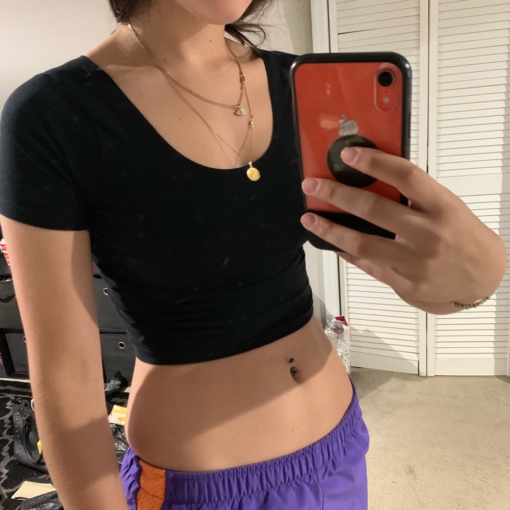 BLACK CROP TOP